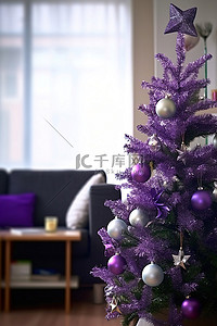 圣诞节背景图片_客厅里的紫色圣诞树