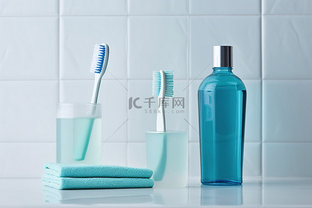 吞咽口水背景图片_牙刷牙膏一杯水液体肥皂和漱口水