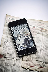 智能手机和报纸平放