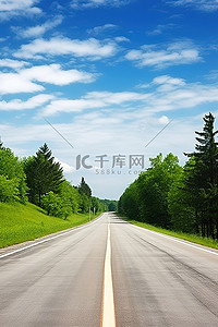 318国道背景图片_空旷的道路与蓝天