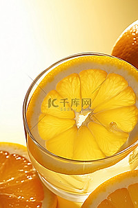 一片橙子，用于在玻璃杯中饮用