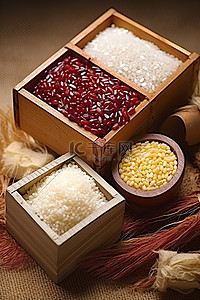 扣肉糯米饭背景图片_盒子里有藏红花米饭和一碗玉米