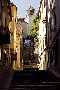 城市楼梯背景图片_一条街道，楼梯下有建筑物