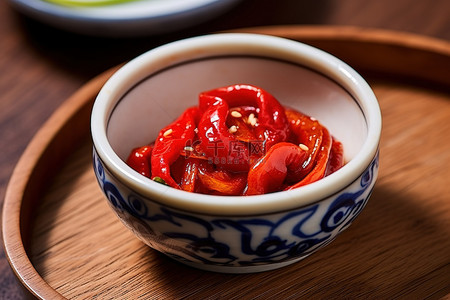 使用一碗红辣椒的传统开胃菜