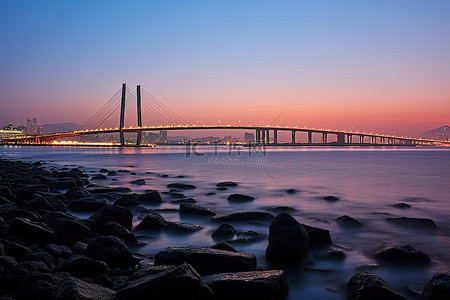 广安里背景图片_日出时的南京桥在石海上