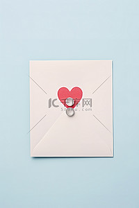 波尔卡圆点背景图片_卡片和信封上有一张心形卡片