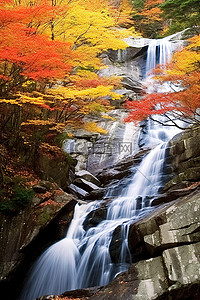 秋天山风景背景图片_秋天和瀑布在山风景中的瀑布