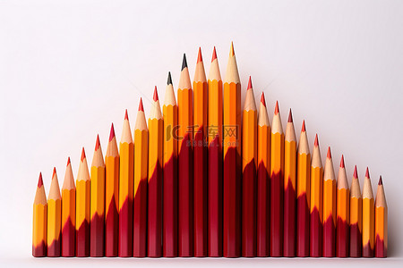 金色铅笔和橙色铅笔，带有三角形尖尖，隔离在白色
