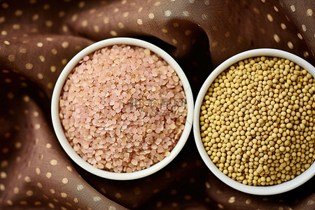 印度纱丽背景图片_三个碗，里面有坚果种子谷物和纱丽