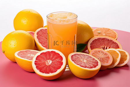 橙子和柚子片加一杯果汁
