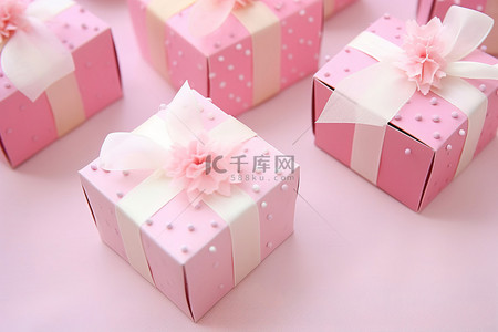 粉色礼品盒背景图片_纸花礼品盒粉色射频