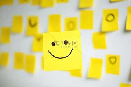 手机贴纸样机背景图片_可爱的箭头形黄色贴纸和笑脸