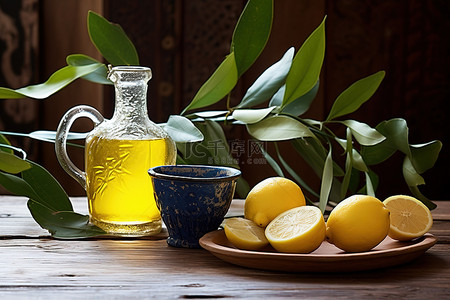 削皮的苹果背景图片_旧木桌上的橄榄油和柠檬削皮器