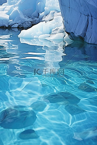 水是背景图片_水是蓝色的，蓝色的海是蓝色的，结冰了