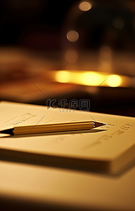 一张空笔记本和铅笔的特写照片