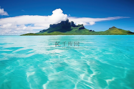 热带海水背景图片_波拉波拉岛美丽的蓝色海水