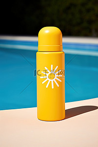 旅行黄色背景图片_游泳池旁边的地上放着一个黄色 spf15 防晒霜瓶