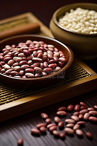 红豆保证背景图片_白鹰嘴豆放在竹板上，上面放着红豆