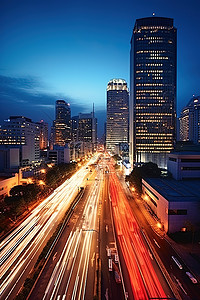 夜景建筑城市背景图片_一座高楼林立夜间交通拥堵的城市