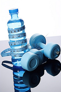 带瑞典蓝色哑铃的水瓶