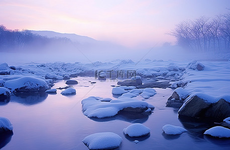 雪春背景图片_日出时雪和石头与蓝天