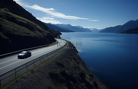山路背景图片_一辆汽车沿着山路沿河而上