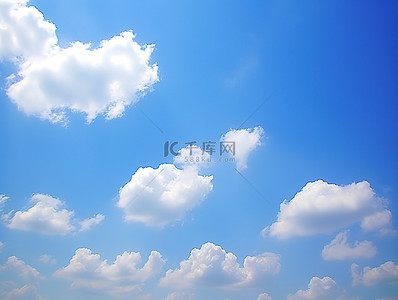 阳光明媚的天空背景图片_阳光明媚的日子里有云的天空