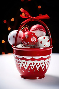 圣诞篮子背景图片_一个红色的篮子，里面有红色和白色的装饰品