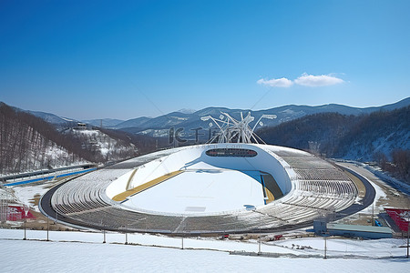 跳台滑雪滑雪背景图片_韩国冰雪覆盖的山腰奥林匹克体育场