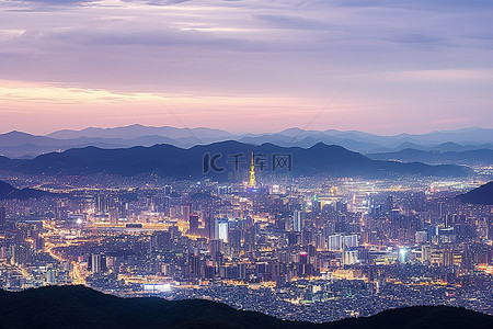探店达人背景图片_韩国正午的首尔市，背景中有高楼和山脉