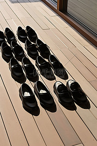 黑色的鞋子背景图片_一堆黑色衬里的鞋子