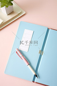 作息规划表背景图片_用纸和笔在表面上进行纸质规划组合