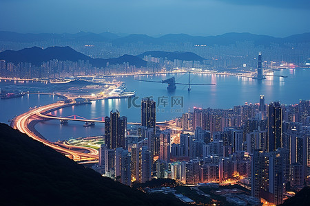 海湾城市背景图片_黄昏时分的香港城，背景是海湾