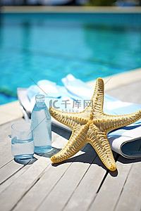 日光庭院背景图片_游泳池附近有一只海星和其他一些东西