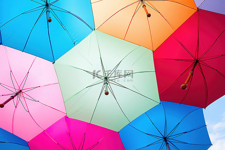 打开的雨伞背景图片_一把打开的雨伞，有多种不同的颜色
