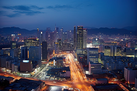 黄昏时的首尔天际线与城市灯光