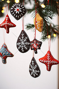 晾衣绳背景图片_圣诞毛毡树装饰品