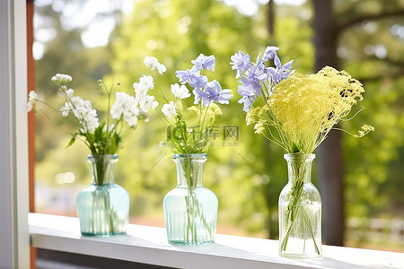 注射套装背景图片_4 个透明花瓶套装，装在 3 个蓝色花瓶中