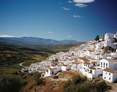 村庄文化背景图片_一个白色的村庄位于群山之中的山坡上