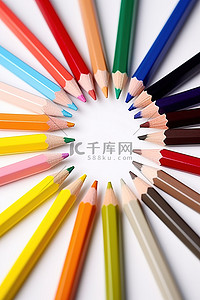 彩色铅笔背景图片_彩色铅笔在白色的圆圈中