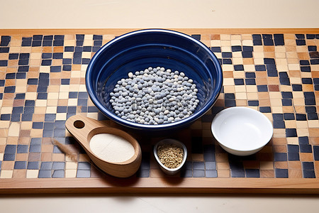 木板上的一碗种子和豆子