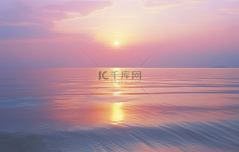 海面日出背景图片_光线从海面反射出来的海滩场景