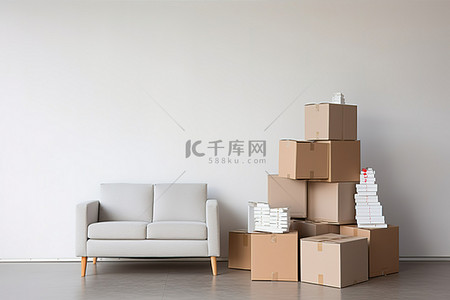 白色的移动箱子堆放在带家具的房间里