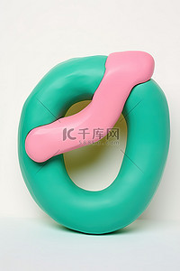 粉色塑料背景图片_塑料字母 n 粉色和绿色涂漆