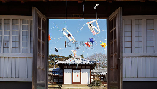 风筝的背景背景图片_在敞开的门口放风筝