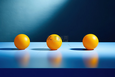 乒乓球桌子背景图片_三个橙色的球坐在桌子上