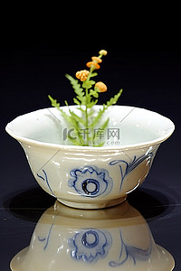 一个碗背景图片_一个小碗，里面有一朵花，形状是漩涡状