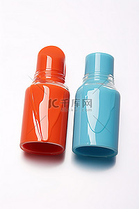 狐狸指甲背景图片_白色表面上的两个不同颜色的液体指甲油瓶