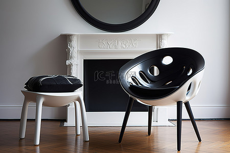 黑色和白色的圆形椅子