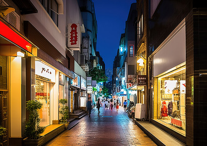 明亮城市中一条有许多商店的街道